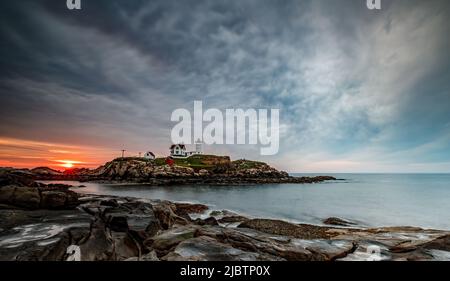 Ein Leuchtturm an der Küste von Maine Stockfoto