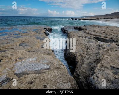 Felsküste des Kaspischen Meeres. Kasachstan. Mangistau. 05 August 2020 Jahr. Stockfoto