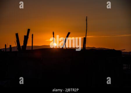 Porto Palafita da Carrasqueira, bekannt als „Cais Palafitico da Carrasqueira“ oder „Carrasqueira Palafitic Pier“, die sich auf Holzstelzen verzahnung Stockfoto