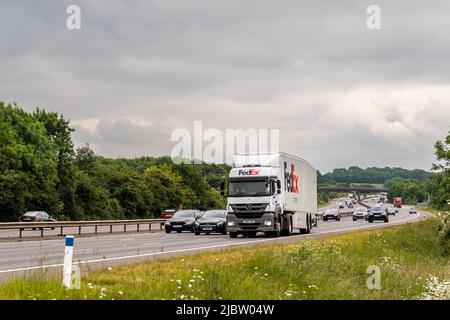 M40 Autobahn in der Nähe von Warwick Services durch Warwickshire, Großbritannien. Stockfoto