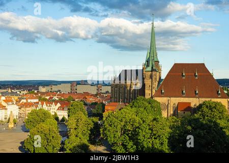 Blick vom peters auf den Domplatz, den Dom und die severi-Kirche in Erfurt Stockfoto