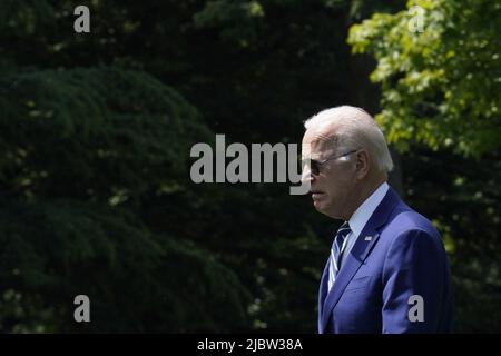 Washington, Usa. 08.. Juni 2022. Präsident Joe Biden verlässt das Weiße Haus in Washington, DC, um am Mittwoch, den 8. Juni 2022, den neunten amerikanischen Gipfel in Los Angeles zu veranstalten. Foto von Yuri Gripas/UPI Credit: UPI/Alamy Live News Stockfoto