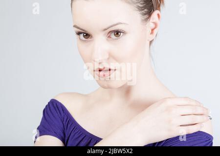 Junge hübsche Frau lokks traurig / verzweifelt Stockfoto