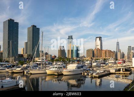 Die Boote dockten im Morris Canal Basin in Jersey City NJ an Stockfoto