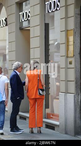 Mailand, . 08.. Juni 2022. Mailand, 08-06-2022 Andrea della Valle, Diegos Bruder, schlendert durch die Straßen des Zentrums, bevor er eines seiner Geschäfte in der Via Montenapoleone besuchen will. Kredit: Unabhängige Fotoagentur/Alamy Live Nachrichten Stockfoto