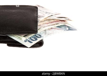 Türkische Lira in einer Geldbörse isoliert auf Weiß Stockfoto