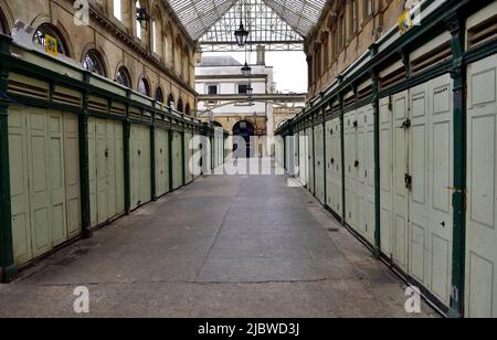 St. Nicholkmarkt im Zentrum von Bristol, wenn alle Stände geschlossen Stockfoto