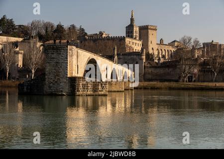 Avignon France Arles, Februar 20. 2019: Spaziergang zur Stadt Villeneuve, in der Nähe von Avignon in Südfrankreich Arles, Februar 20. 2019: Die Brücke acr Stockfoto