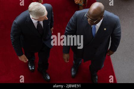 Kongo, 08. Juni 2022. König Philippe - Filip von Belgien und der Kongo-Präsident Felix Tshisekedi im Vorfeld eines Treffens im Palais de la Nation in Kinshasa während eines offiziellen Besuchs des belgischen Königspaares in der Demokratischen Republik Kongo am Mittwoch, den 08. Juni 2022. Der belgische König und die belgische Königin werden vom 7.. Bis 13.. Juni Kinshasa, Lubumbashi und Bukavu besuchen. BELGA FOTO BENOIT DOPPAGNE Stockfoto