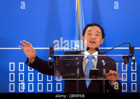 Rom, Italien. 8.. Juni 2022. Qu Dongyu, Generaldirektor der FAO, trifft die Presse am Ende des Mittelmeer-Ministerdialogs über die Ernährungssicherheitskrise in der Zentrale des italienischen Außenministeriums.Quelle: Riccardo De Luca - Update Images/Alamy Live News Stockfoto