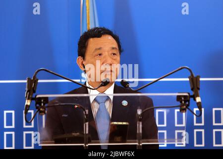 Rom, Italien. 8.. Juni 2022. Qu Dongyu, Generaldirektor der FAO, trifft die Presse am Ende des Mittelmeer-Ministerdialogs über die Ernährungssicherheitskrise in der Zentrale des italienischen Außenministeriums.Quelle: Riccardo De Luca - Update Images/Alamy Live News Stockfoto