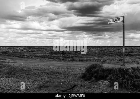 Ein Straßenschild, das auf Wilandra auf dem Barrier Highway in Outback New South Wales zeigt Stockfoto