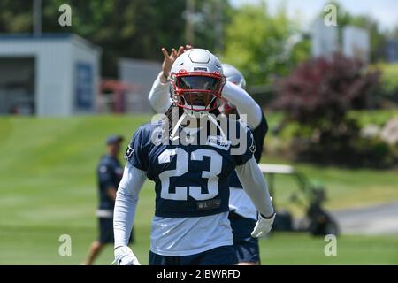 Gillette Stadium. 8.. Juni 2022. MA, USA; Sicherheit der New England Patriots Kyle Dugger (23) wärmt sich beim Minicamp des Teams im Gillette Stadium auf. Obligatorische Gutschrift: Eric Canha/CSM/Alamy Live News Stockfoto