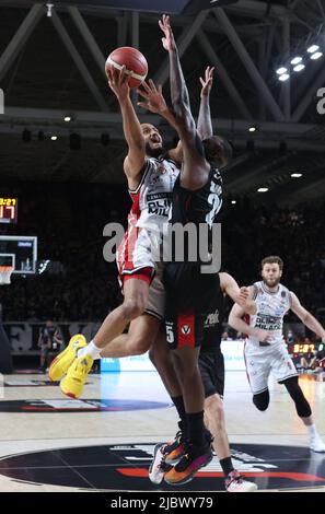 Bologna, Italien, 08/06/2022, Shavon Shields (Armani Exchange Milano) während Spiel 1 der Finals der Meisterschaft Playoffs italienischen Basketball-Serie A1 Segafredo Virtus Bologna vs. Armani Exchange Olimpia Milano in der Segafredo Arena - Bologna, 8. Juni 2022 - Foto: Michele Nucci Stockfoto