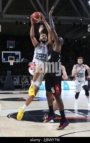 Bologna, Italien, 08/06/2022, Shavon Shields (Armani Exchange Milano) während Spiel 1 der Finals der Meisterschaft Playoffs italienischen Basketball-Serie A1 Segafredo Virtus Bologna vs. Armani Exchange Olimpia Milano in der Segafredo Arena - Bologna, 8. Juni 2022 - Foto: Michele Nucci Stockfoto