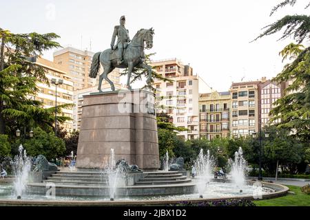 Logrono - La Rja, SPANIEN - 9.. Mai 2022: Denkmal für General Espartero Stockfoto