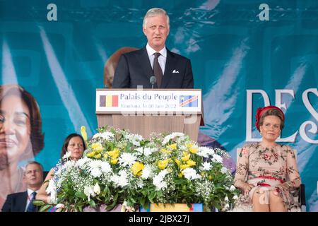 Kongo, 08. Juni 2022. König Philippe - Filip von Belgien und Königin Mathilde von Belgien, abgebildet während einer Zeremonie auf der Esplanade des 'Palais du Peuple' in Kinshasa, während eines offiziellen Besuches des belgischen Königspaares in der Demokratischen Republik Kongo, Mittwoch, 08. Juni 2022. Der belgische König und die belgische Königin werden vom 7.. Bis 13.. Juni Kinshasa, Lubumbashi und Bukavu besuchen. BELGA FOTO NICOLAS MAETERLINCK Stockfoto