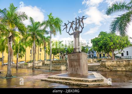 Die Statue von Eugenio Maria de Hostos im Park de Beneficencia in San Juan, Puerto Rico an einem sonnigen Tag. Stockfoto
