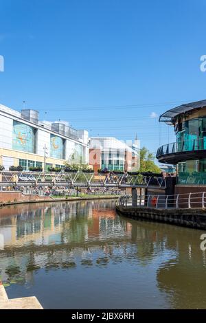 Das Oracle Riverside Shopping Center und River Kennet, Reading, Rekshire, England, Vereinigtes Königreich Stockfoto