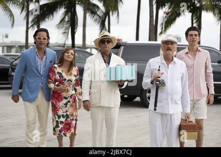 VERÖFFENTLICHUNGSDATUM: 16. Juni 2022. TITEL: Father of the Bride STUDIO: Plan B Entertainment. REGIE: Gary Alazraki. HANDLUNG: Ein Vater kommt mit der bevorstehenden Hochzeit seiner Tochter durch das Prisma mehrerer Beziehungen innerhalb eines großen, weitläufigen kubanisch-amerikanischen Clans in den Griff. MIT: Enrique Murciano, Gloria Estefan, Andy Garcia, Ruben Rabasa und Sean Patrick Dawson. (Kreditbild: © Plan B Entertainment/Entertainment Picturs) Stockfoto