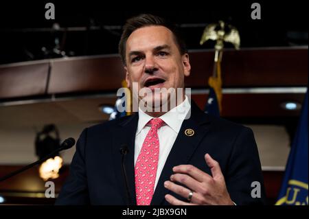 Washington, Usa. 08.. Juni 2022. Der US-Repräsentant Richard Hudson (R-NC) spricht auf einer Pressekonferenz des republikanischen Repräsentantenhauses Caucus. Kredit: SOPA Images Limited/Alamy Live Nachrichten Stockfoto
