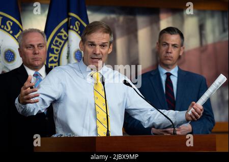 Washington, Usa. 08.. Juni 2022. Der US-Repräsentant Jim Jordan (R-OH) spricht auf einer Pressekonferenz des republikanischen Kaukus des Repräsentantenhauses. Kredit: SOPA Images Limited/Alamy Live Nachrichten Stockfoto