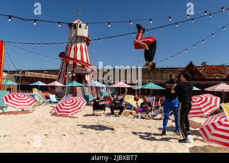 Fotokall 'London Wonderground' mit den 360 Allstars Held at Big Top, West Brompton Featuring: 360 Allstars wo: London, Großbritannien Wann: 16 Jul 2021 Credit: Mario Mitsis/WENN Stockfoto