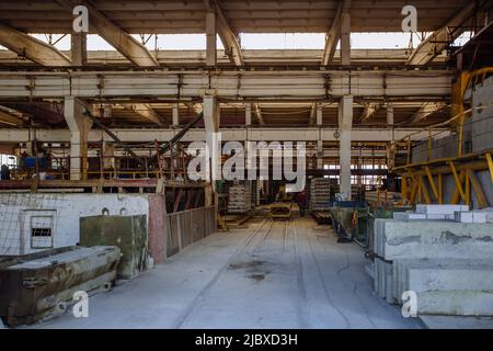 Produktionslinie für Stahlbetonplatten Stockfoto