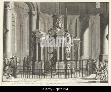 Grabmal oder Mausoleum von Willem I. in der Nieuwe Kerk in Delft, fertiggestellt 1623. Von vorne gesehen mit der Statue des sitzenden Prinzen. Mit Besuchern um den Zaun, Grab von Wilhelm I., Prinz von Oranien, 1623., Druckerei: Jan Luyken, Niederländer, 1678 - 1680, Papier, Radierung, H 274 mm × B 347 mm Stockfoto