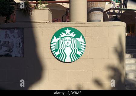 Starbucks-Café-Schild, Rhodos-Stadt, Rhodos-Insel, Griechenland, Dodekanesisch Stockfoto