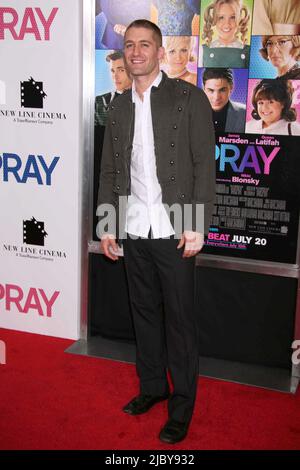 Matthew Morrison nimmt am 16. Juli 2007 an der Premiere von New Line Cinemas „Hairspray“ im Ziegfeld Theatre in New York City Teil. Foto: Henry McGee/MediaPunch Stockfoto