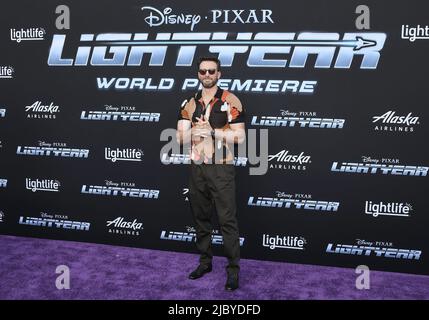 Los Angeles, USA. 08.. Juni 2022. Chris Evans kommt bei Disney und Pixars LICHTJAHR-Weltpremiere an, die am Dienstag, dem 8. Juni 2022, im El Capitan Theatre stattfand. (Foto: Sthanlee B. Mirador/Sipa USA) Quelle: SIPA USA/Alamy Live News Stockfoto