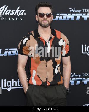 Los Angeles, USA. 08.. Juni 2022. Chris Evans kommt bei Disney und Pixars LICHTJAHR-Weltpremiere an, die am Dienstag, dem 8. Juni 2022, im El Capitan Theatre stattfand. (Foto: Sthanlee B. Mirador/Sipa USA) Quelle: SIPA USA/Alamy Live News Stockfoto