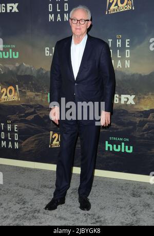 Los Angeles, USA. 08.. Juni 2022. John Lithgow kommt zur Premiere der Old man Saison 1 am Mittwoch, den 8. Juni 2022 im Academy Museum of Motion Picturs in Los Angeles, CA an. (Foto: Juan Pablo Rico/Sipa USA) Quelle: SIPA USA/Alamy Live News Stockfoto