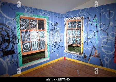 Wände mit Graffiti gekennzeichnet Stockfoto