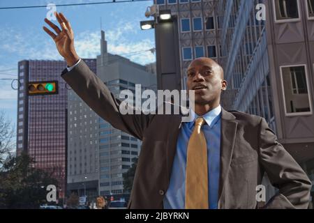 Afrikanische amerikanische Geschäftsmann ein Taxi Stockfoto