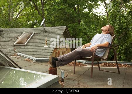 Mann auf Dach Stockfoto