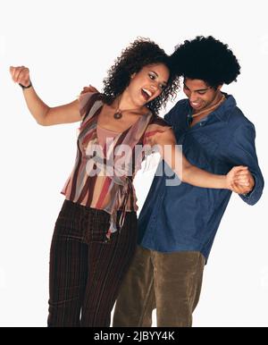 Junge afrikanische Paare tanzen Stockfoto