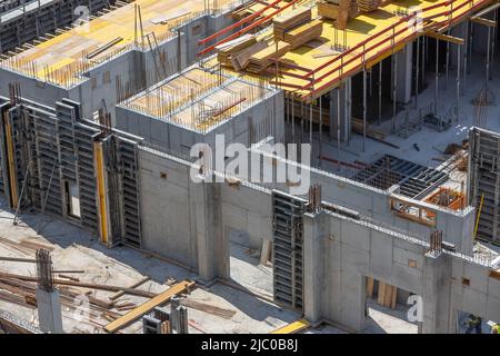 Tragende in-situ-Wände mit Deckenschalung Stockfoto