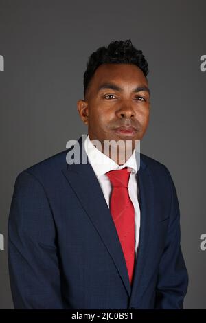 Crawley, UK 8. June, 2022 : Crawley Town Football Club neuer Manager Kevin Betsy im Broadfield Stadium in Crawley. Quelle: James Boardman/Alamy Live News Stockfoto