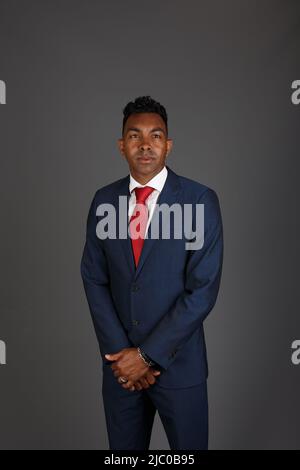 Crawley, UK 8. June, 2022 : Crawley Town Football Club neuer Manager Kevin Betsy im Broadfield Stadium in Crawley. Quelle: James Boardman/Alamy Live News Stockfoto