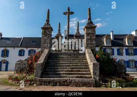 Calvaire von Saint-Cado. Es ist ein alter christlicher kalvarienberg mit Steinkreuzen auf der Insel Saint-Cado in der Bretagne, Frankreich Stockfoto