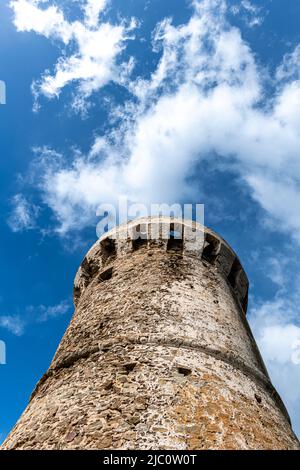 Der Turm von Fautea oder Torra di Fautea (32 Meter, 105 Fuß) ist ein genuesischer Turm in der Gemeinde Zonza auf der Insel Korsika. Stockfoto