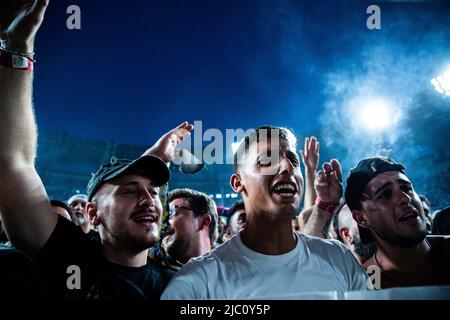 Neapel, Italien. 07.. Juni 2022. Unterstützer, Fans von Vasco Rossi während der Vasco Rossi - Nonstop Live 2022 Tour, Italienischer Sänger Musikkonzert in Neapel, Italien, Juni 07 2022 Quelle: Independent Photo Agency/Alamy Live News Stockfoto