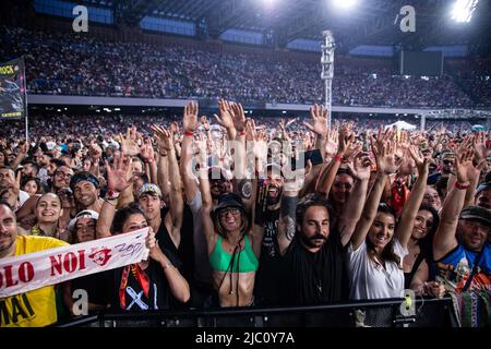 Diego Armando Maradona Stadium, Neapel, Italien, 07. Juni 2022, Fans, Fans von Vasco Rossi während der Vasco Rossi - Non stop live 2022 Tour - Italienisch Stockfoto