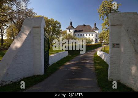 Haus Neersdonk, burgenähnliches ehemaliges Adelsgut in Vorst, Deutschland, Nordrhein-Westfalen, Niederrhein, Tönisvorst Stockfoto