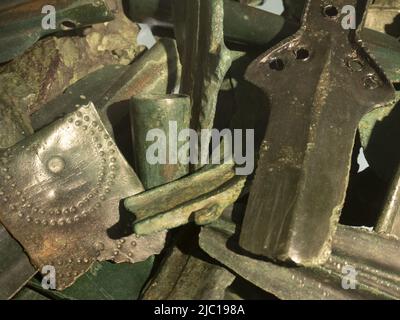 Alte prähistorische Bronzemedaille Details aus der Nähe Stockfoto