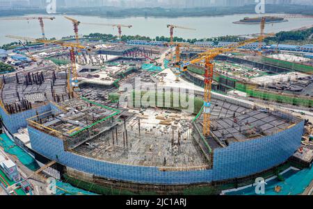 ZHENGZHOU, CHINA - 9. JUNI 2022 - Hauptbau Baustelle des Zhengzhou International Cultural Exchange Center Project, Zhongyuan Science and Stockfoto