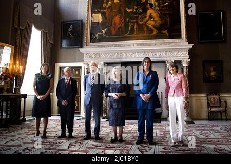 2022-06-09 12:04:43 AMSTERDAM - Prinzessin Beatrix präsentiert die Silbernen Nelken des Prinz Bernhard Culturfonds im Königlichen Palast Amsterdam. In diesem Jahr wurden die Silbernen Nelken (von links nach rechts) an Adolf Kock, Klaas Post und Daphne Wassink verliehen. ANP RAMON VAN FLYMEN niederlande Out - belgien Out Stockfoto