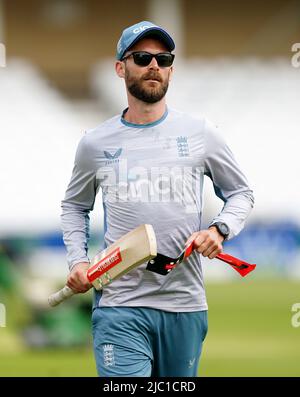 England-Trainer James Foster während einer Nets-Session auf dem Trent Bridge Cricket Ground, Nottingham. Bilddatum: Donnerstag, 9. Juni 2022. Stockfoto